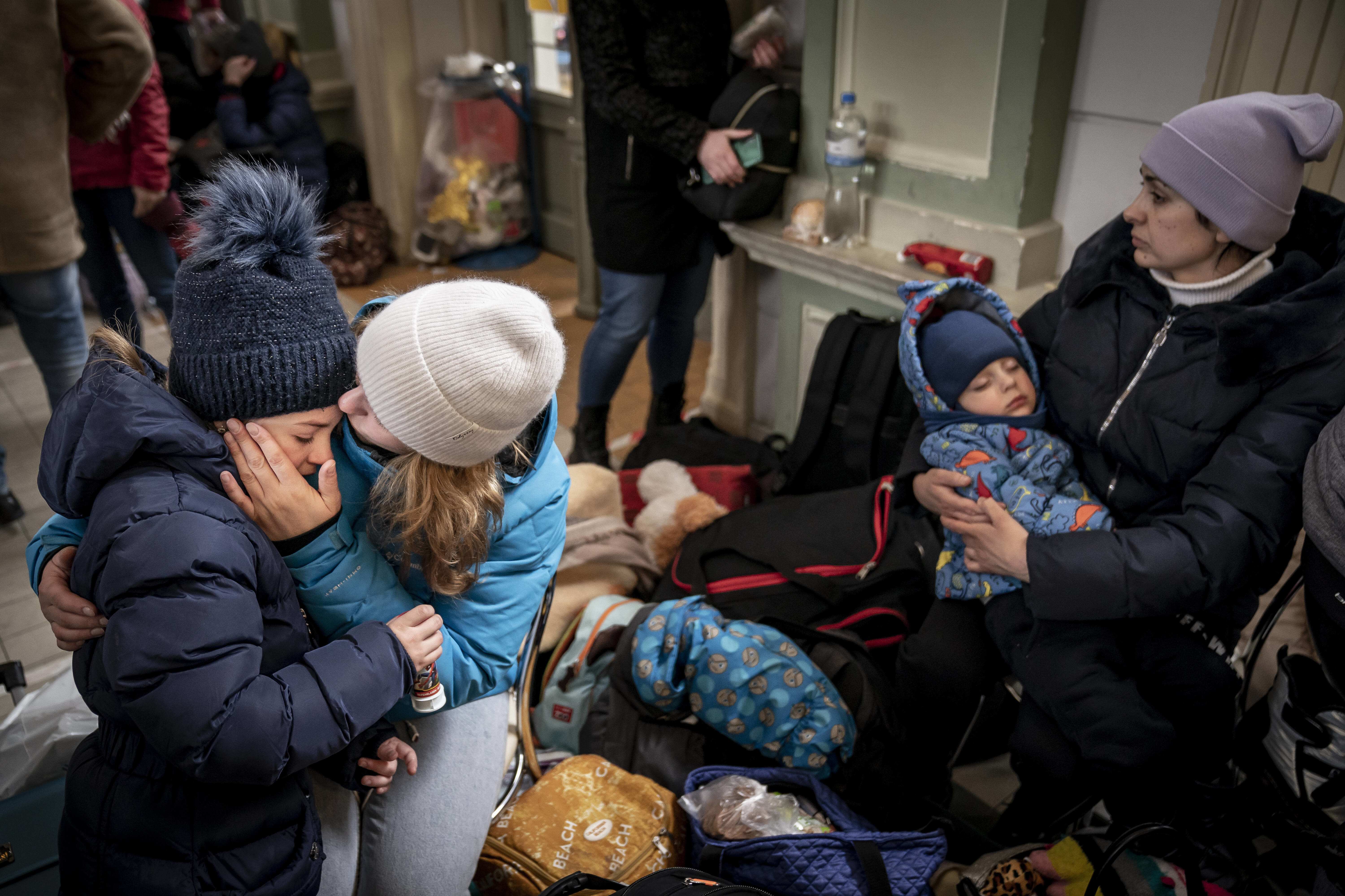 Geflüchtete Mütter mit ihren Kindern (Quelle: IMAGO) Geflüchtete Mütter mit ihren Kindern (Quelle: IMAGO)