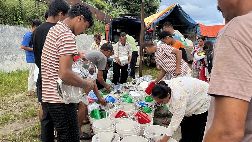 Soforthilfe für die Betroffenen der Sturzflut in Nepal, August 2026. (Foto: Kindernothilfetpartner UMN) Soforthilfe für die Betroffenen der Sturzflut in Nepal, August 2026. (Foto: Kindernothilfetpartner UMN)